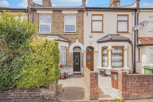 1 bed property, in Edinburgh Road, £325,000