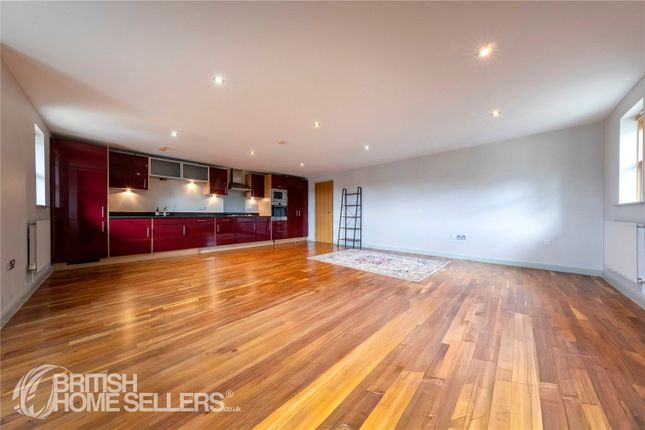 2 bed property, in Boundaries Road, £650,000