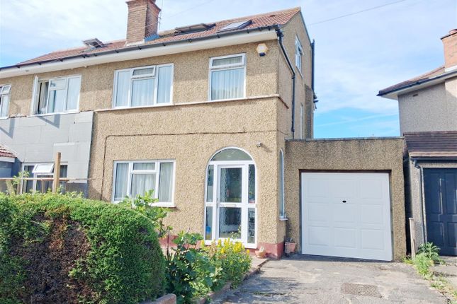 4 bed property, in Balmoral Drive, £559,950