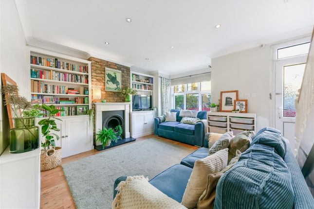 2 bed property, in Meadow Road, £675,000