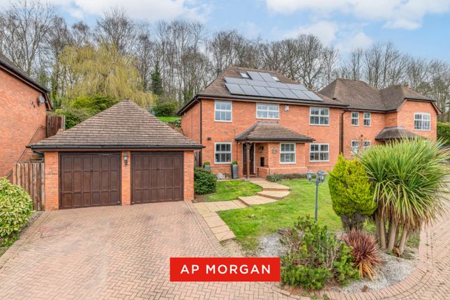 6 bed property, in Chesterton Close, £550,000