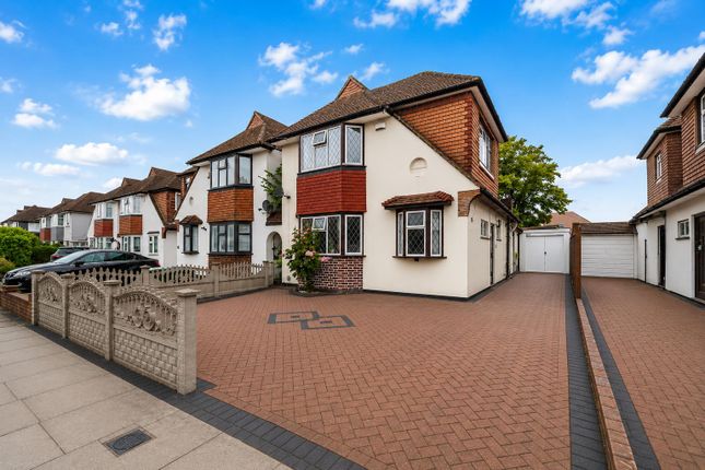 3 bed property, in Purbeck Avenue, £1,000,000