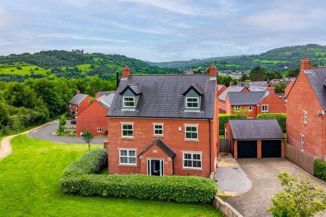 5 bed property, in Pingle Rise, £595,000
