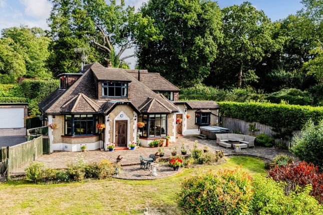 3 bed property, in Hollow Lane, £750,000