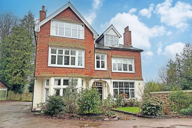 3 bed property, in Sandhurst Road, £190,000