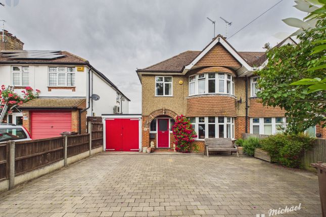 3 bed property, in Tring Road, £550,000