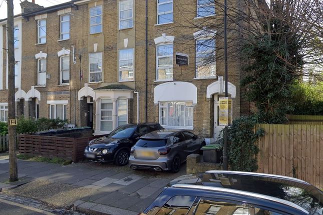 6 bed property, in Cedar Road, £899,000