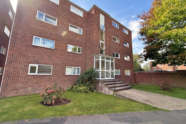 3 bed property, in Copper Beech Drive, £125,000