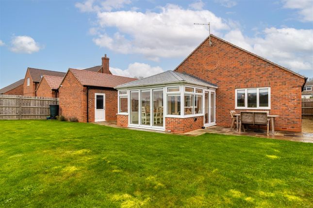 2 bed property, in Shuckburgh Road, £499,950