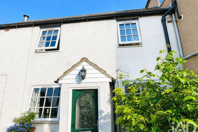 1 bed property, in Woodway Lane, £170,000
