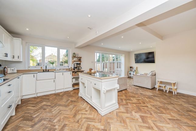 3 bed property, in Chaddesden Park Road, £290,000