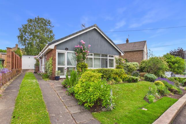 2 bed property, in Parklands Drive, £277,500