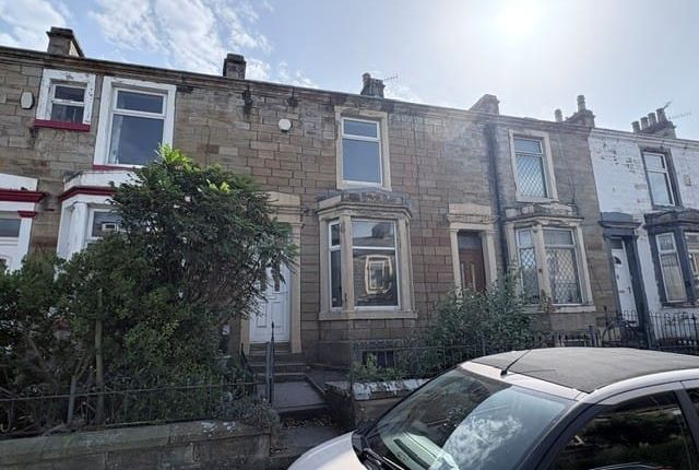 2 bed property, in Carlton Road, £99,995