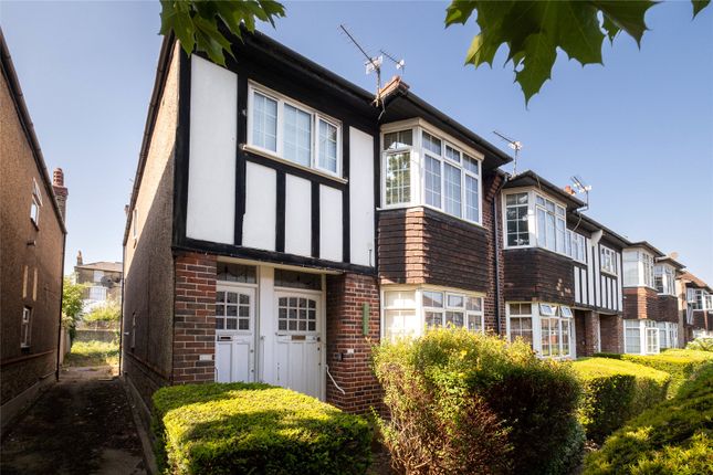 2 bed property, in Gracefield Gardens, £499,950