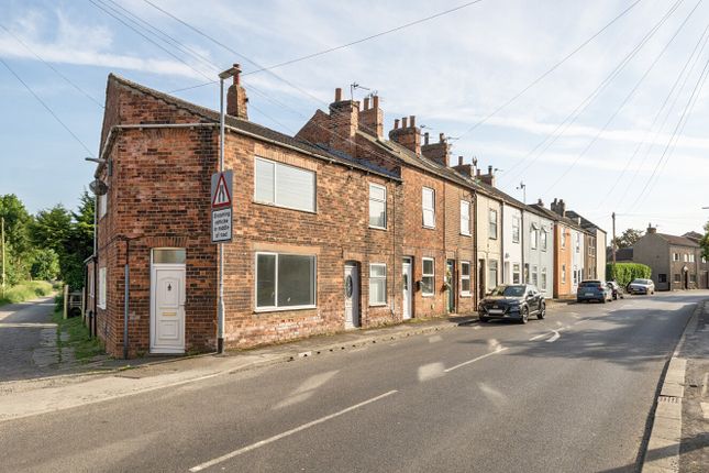 2 bed property, in Low Street, £80,000