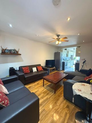 4 bed property, in Central Avenue, £660,000