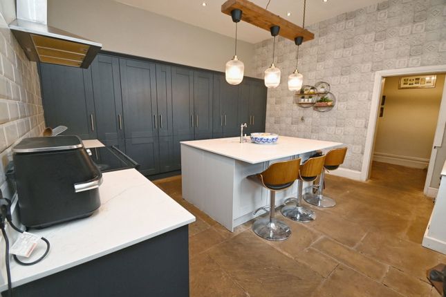 5 bed property, in Lund Hill Lane, £875,000