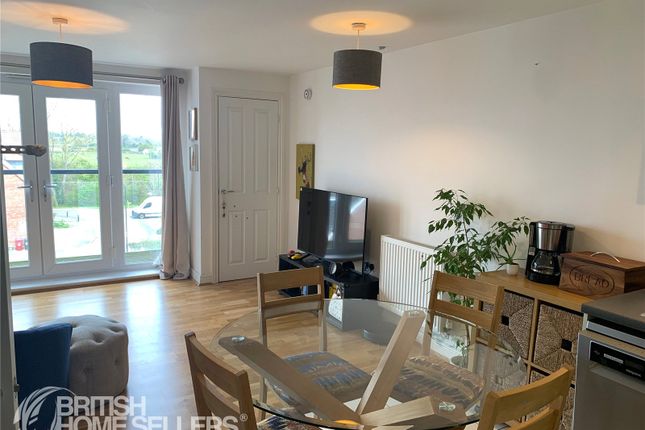 2 bed property, in Chadwick Road, £280,000