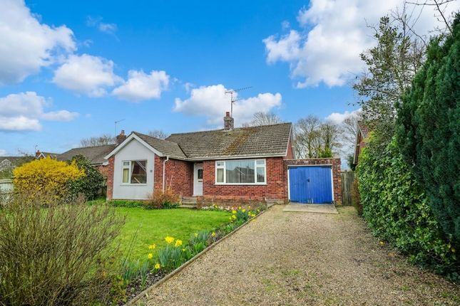 2 bed property, in Bradfield Close, £300,000