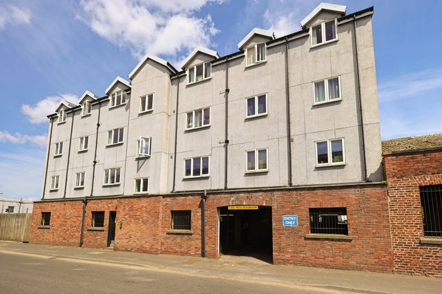 2 bed property, in Willow Holme Road, £45,000