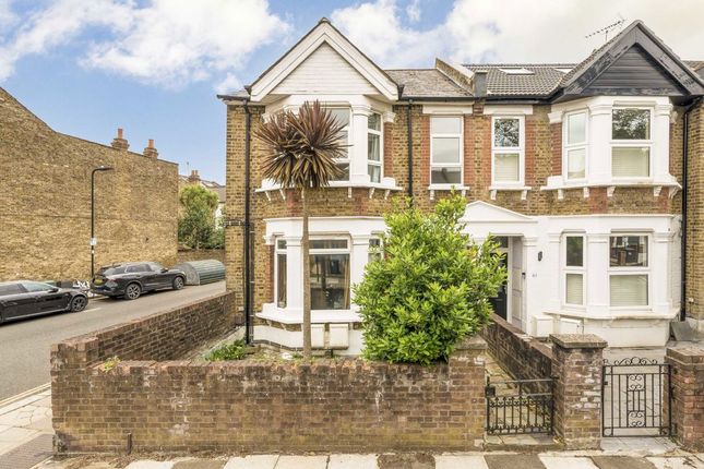 2 bed property, in Murray Road, £450,000