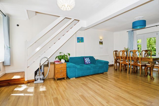 3 bed property, in Pound Lane, £325,000