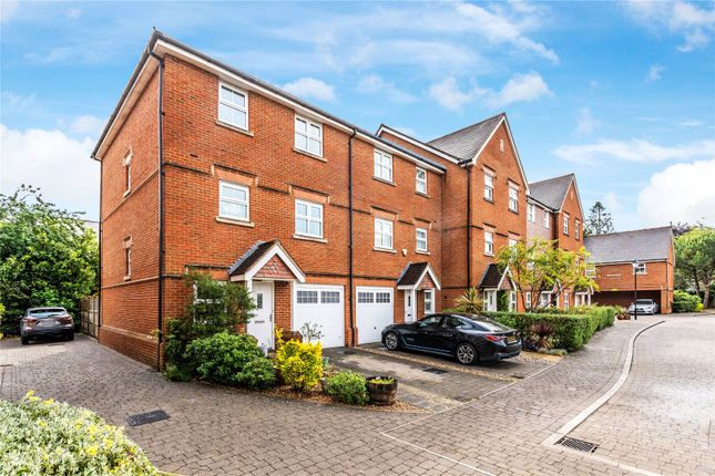 4 bed property, in Fitzroy Place, £799,950