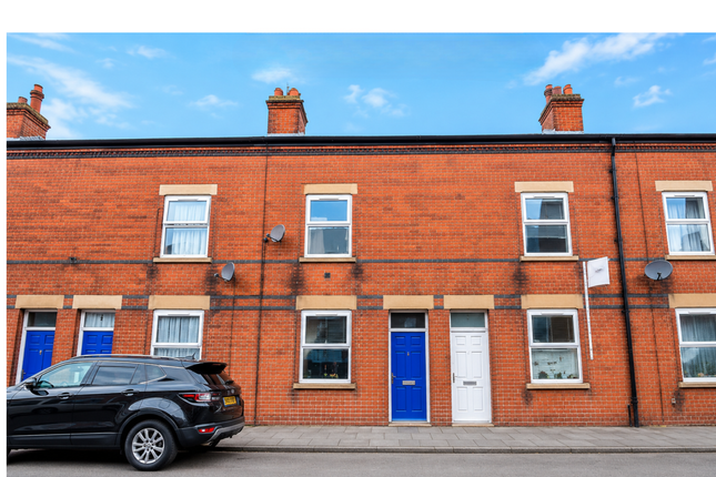 3 bed property, in 18 Cross Street Skegness, £29,000