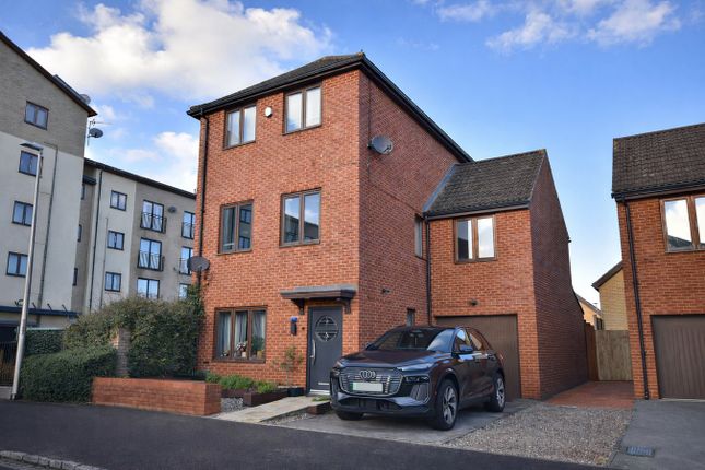 5 bed property, in Oakworth Avenue, £535,000