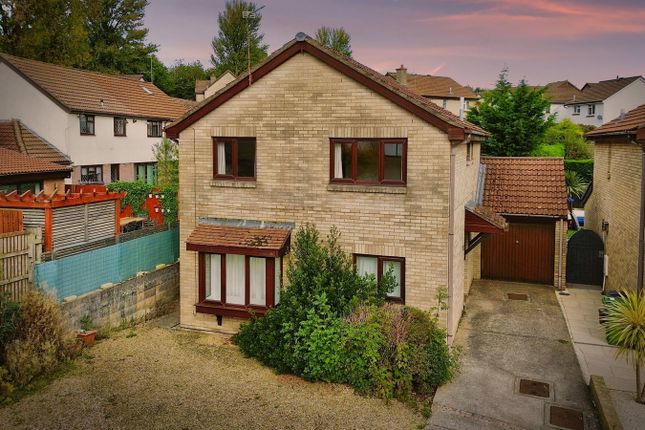 4 bed property, in Herbert March Close, £425,000