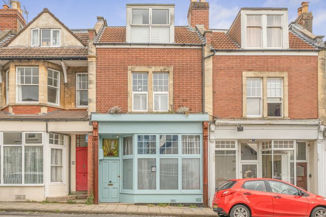 1 bed property, in Lower Redland Road, £300,000