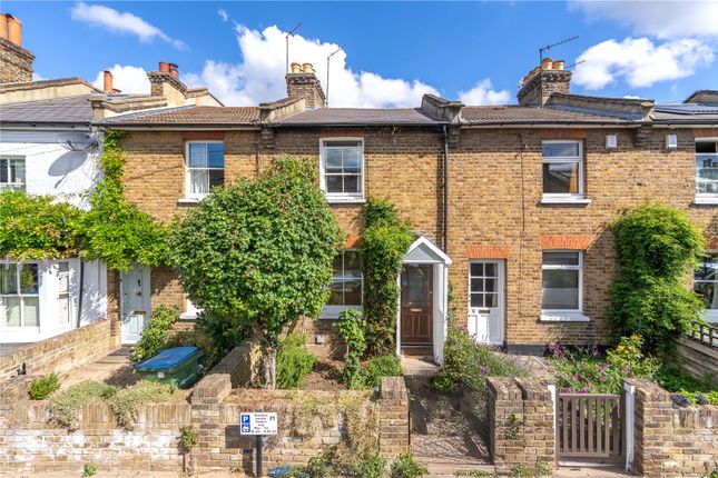 2 bed property, in St Margarets Grove, £775,000