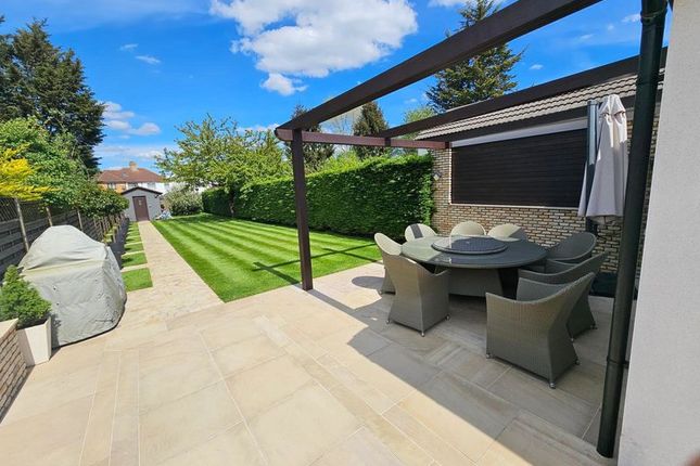3 bed property, in Somervell Road, £699,000