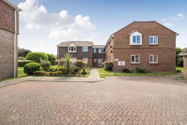 2 bed property, in Hadlow Drive, £190,000