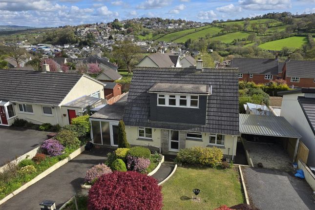 3 bed property, in Hollies Road, £335,000