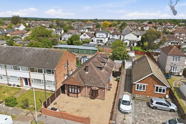 3 bed property, in Briscoe Road, £625,000