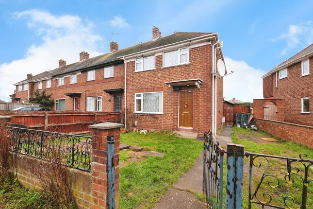 3 bed property, in Hinton Crescent, £200,000