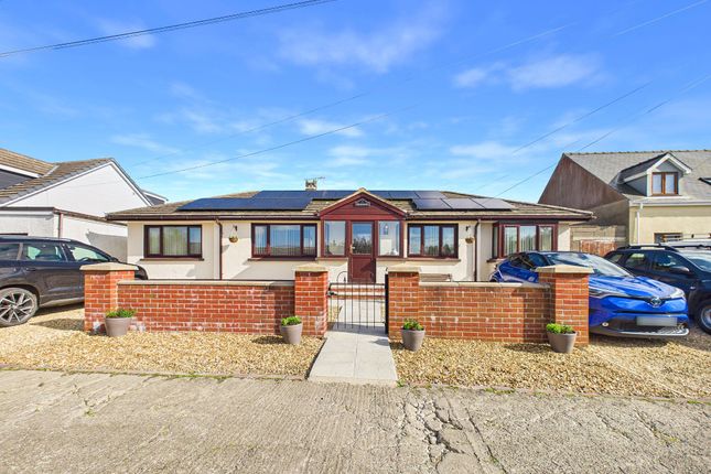 4 bed property, in Grass Holm Close, £375,000