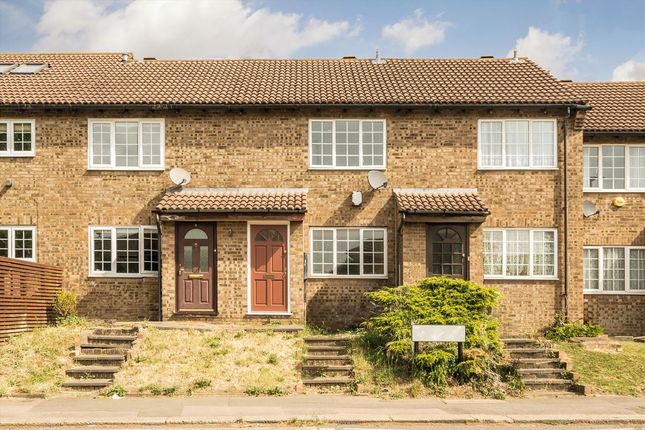 2 bed property, in Sawyers Lawn, £525,000
