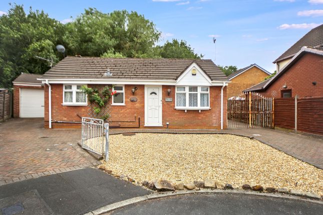 2 bed property, in Hassness Close, £200,000