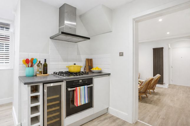 1 bed property, in Rosendale Road, £335,000
