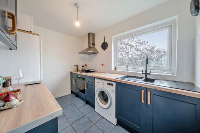 1 bed property, in Bartholomew Close, £325,000