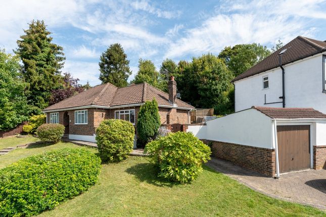 2 bed property, in Petersfield Crescent, £600,000