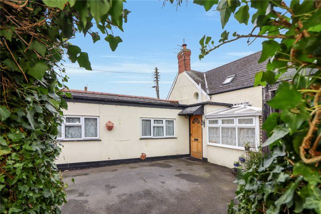 2 bed property, in Higher Road, £190,000