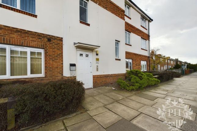 1 bed property, in Broadway West, £37,500