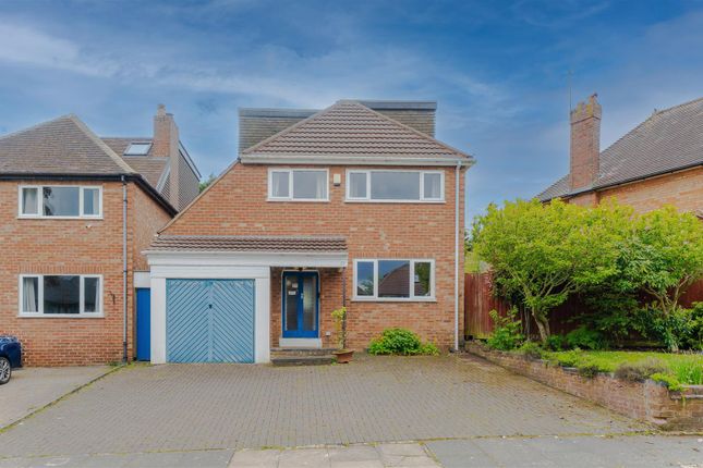 3 bed property, in The Hurst, £400,000