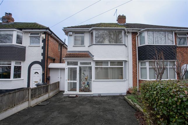 2 bed property, in Cranes Park Road, £200,000