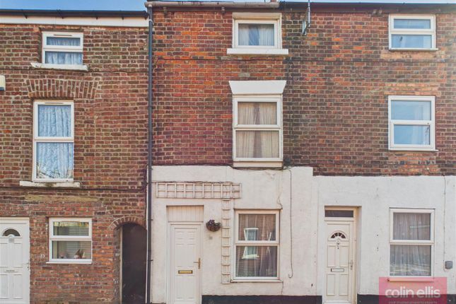 3 bed property, in Swan Hill Road, £120,000