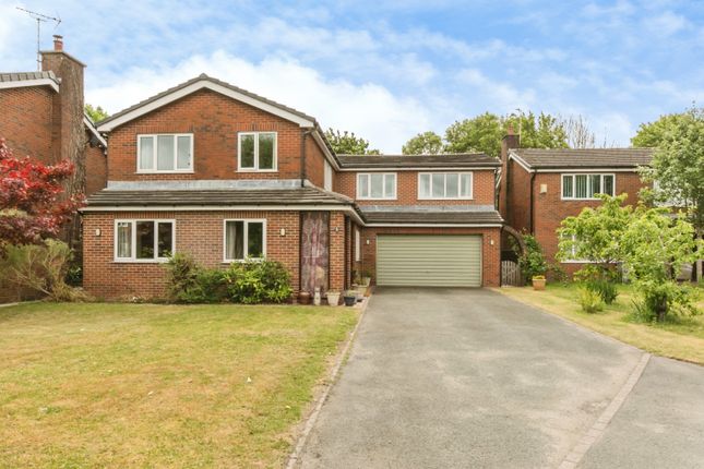 5 bed property, in Radbroke Close, £575,000