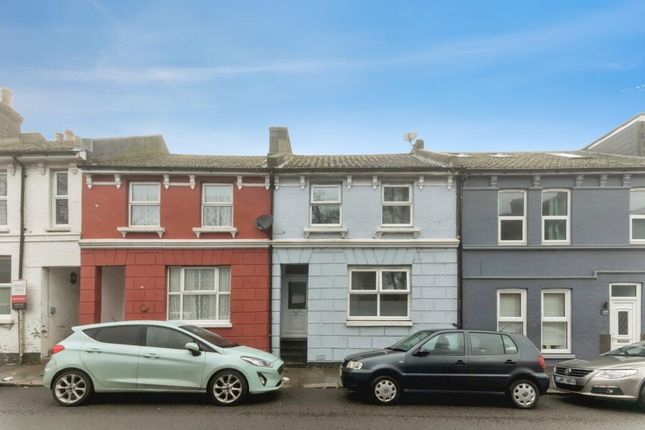 3 bed property, in Priory Road, £238,000